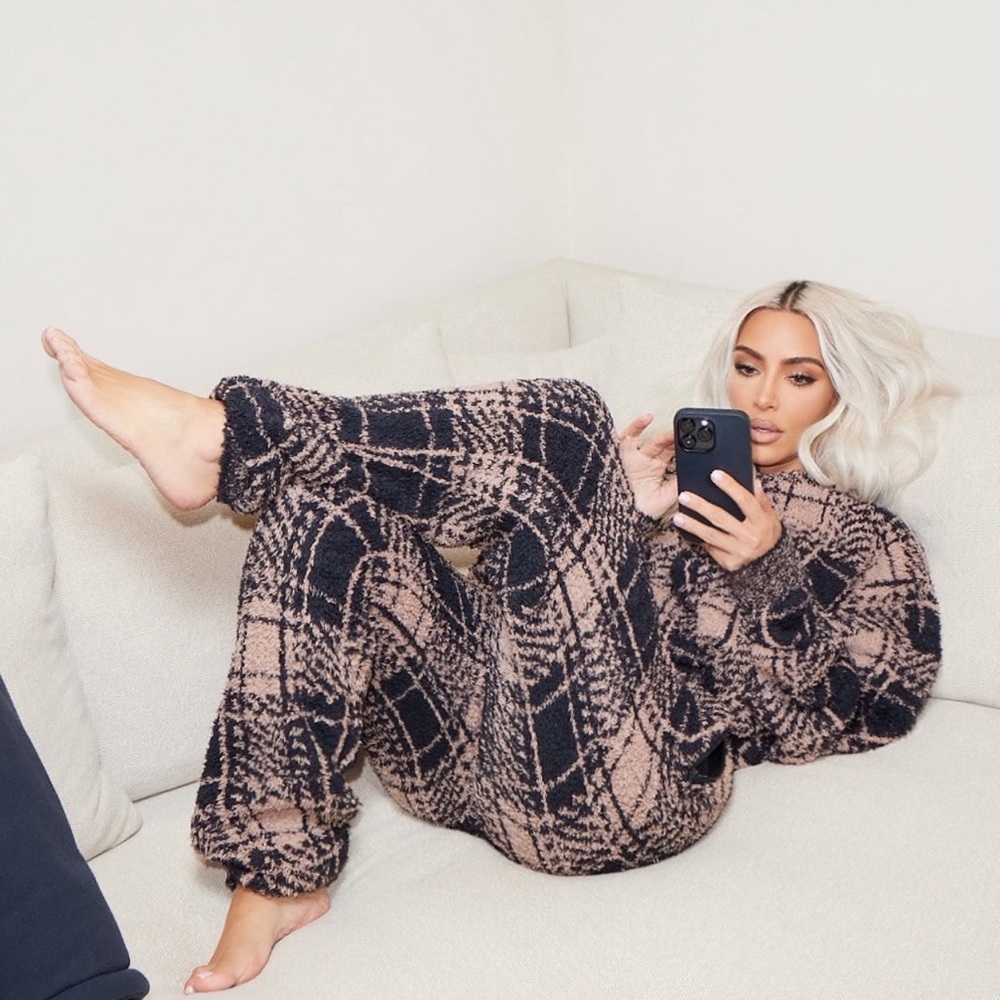 SKIMS NEVER BEEN WORN COZY KNIT UNISEX JOGGER